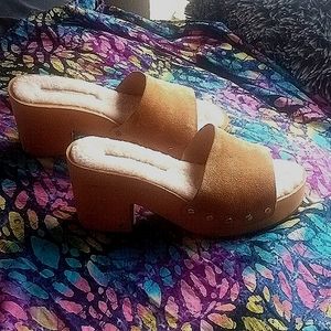 Veronica Beard, Suede Hannalee Platform Clog/ Sandal with Shearling - 9.5 (NWOT)